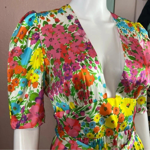 NWT Les Reveries Gigi Mini Dress Kaleidoscope Garden
White - Picture 11 of 14